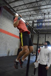 Dan Bennett knocking out some c2b pullups during 14.2!