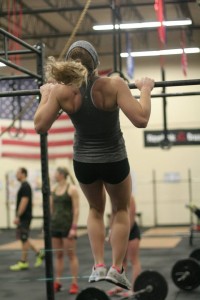 Nicole B. crushing some chest to bar pullups in 15.2!