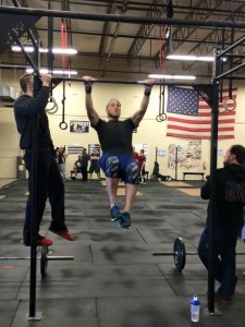 Justin knocking out some chest to bars during 16.1!